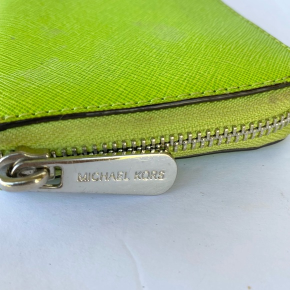 Michael Kors Zippy Wallet Green Leather Rehab - Picture 4 of 8